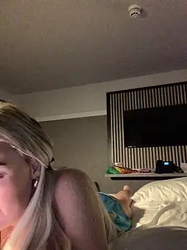 Snapshot of louisa1238x chatting on October 20, 7:39 pm louisa1238x online show from October 20, 7:39 pm