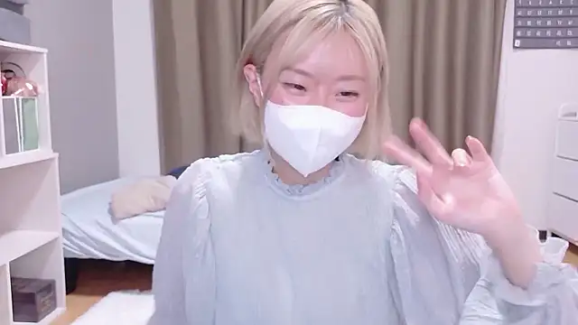 Nana  ch online show from May 18, 4:13 pm