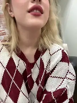 Snapshot of CaitlinSugar chatting on October 21, 4:49 am CaitlinSugar online show from October 21, 4:49 am