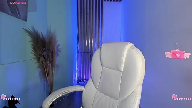 PauliinaBelle  online show from December 17, 12:42 pm