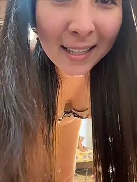 evelyn 1702 online show from May 10, 7:49 pm