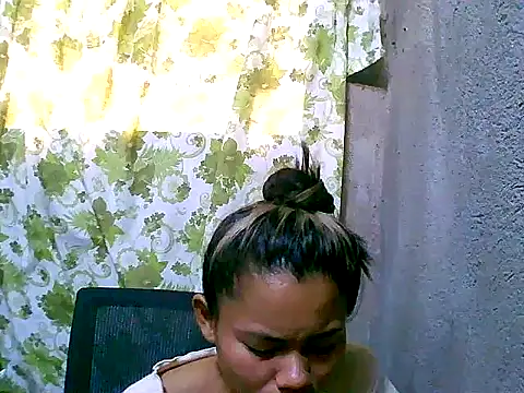 Snapshot of Sweeetgurll chatting on September 15, 4:10 am Sweeetgurll online show from September 15, 4:10 am