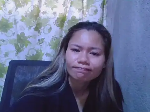Snapshot of Sweeetgurll chatting on September 12, 11:45 pm Sweeetgurll online show from September 12, 11:45 pm