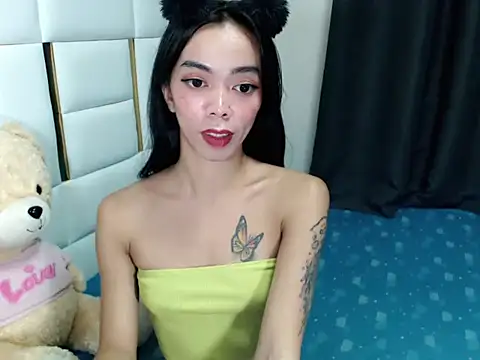 Snapshot of diamondnaked_ chatting on October 3, 6:35 pm diamondnaked  online show from October 3, 6:35 pm