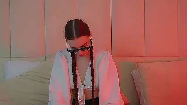 VeronicaVances online show from March 16, 6:39 am