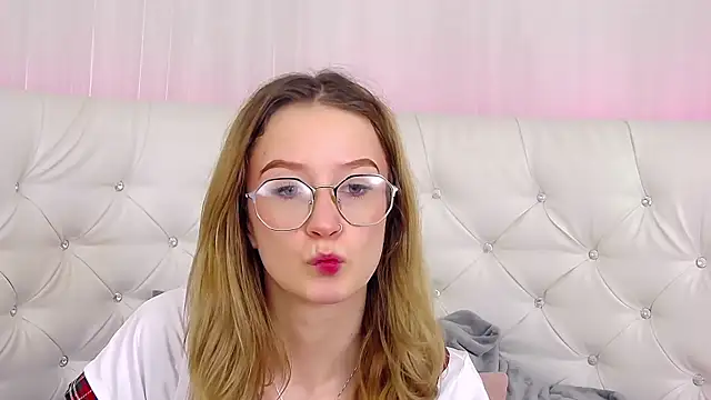 MaeLili online show from January 10, 2:33 pm