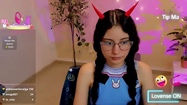 Krysten Riter online show from January 8, 5:50 pm