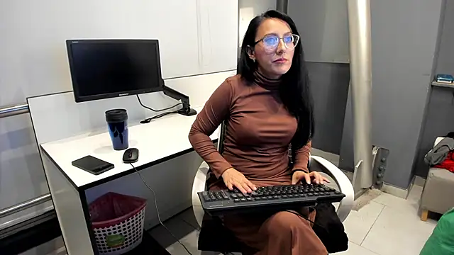 Scarlett 14  online show from February 24, 3:05 am