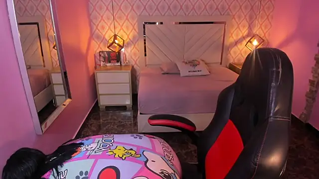 CHRISTY TEIGEN4 online show from March 27, 7:47 pm