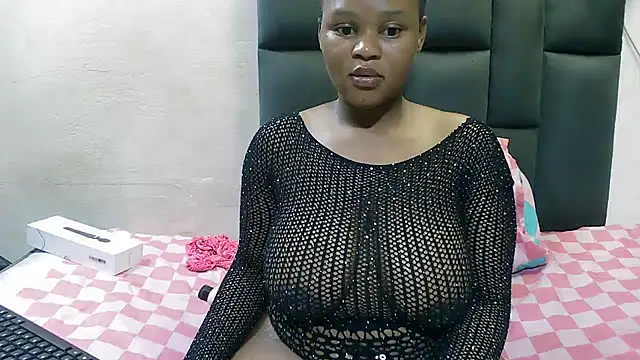 SexyBaddieXXX online show from October 13, 6:32 pm