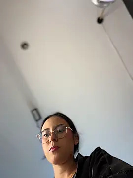 Juanita-Diaz online show from December 16, 8:37 pm