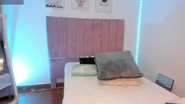 MarianaSandoval27 online show from December 3, 3:25 pm