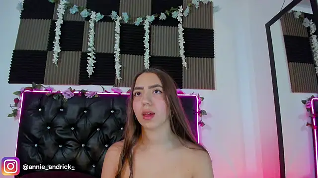  leda swan  online show from April 16, 10:59 am