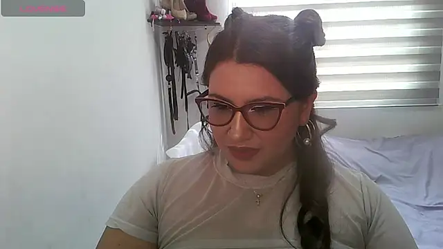 Snapshot of Vesper_Vixen chatting on October 1, 2:33 pm Vesper Vixen online show from October 1, 2:33 pm