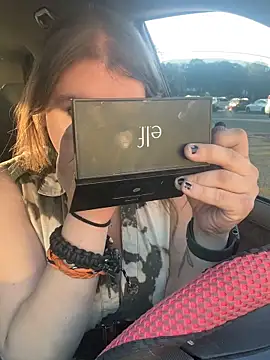 Snapshot of adventuresinsky chatting on October 16, 9:17 pm adventuresinsky online show from October 16, 9:17 pm