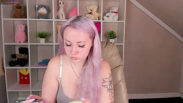 Joyce Howard online show from October 26, 2:40 am