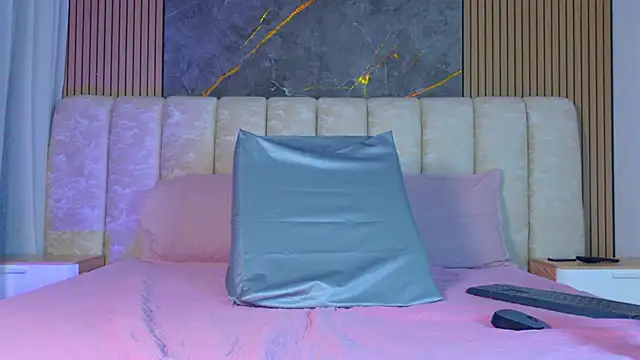 mia scot online show from February 5, 12:19 pm