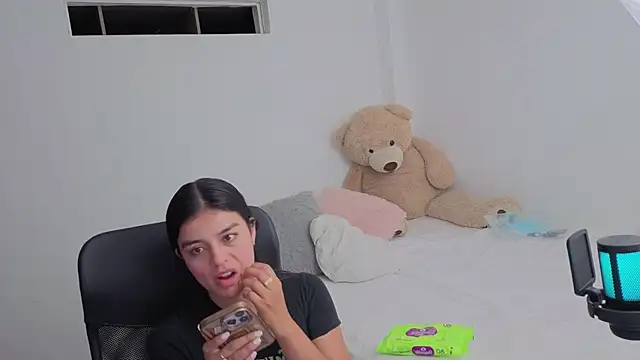 valerihouse online show from March 17, 1:31 am