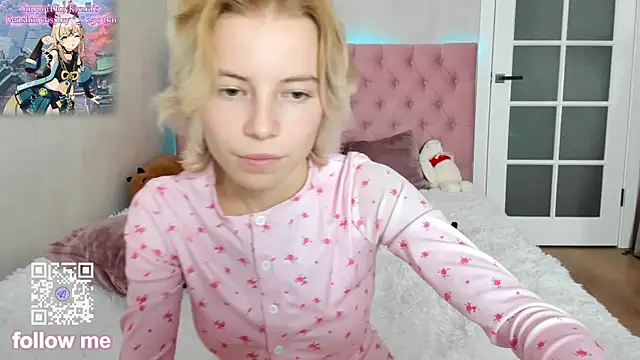 Snapshot of Pink_Lila18 chatting on October 21, 9:35 am Pink Lila18 online show from October 21, 9:35 am