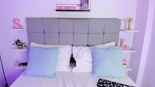 Sarahlopezz online show from October 31, 4:58 am