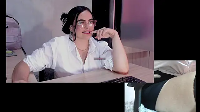 sofiiacarson online show from March 7, 8:05 pm