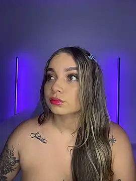 Snapshot of AnnyLopezzz_ chatting on October 21, 1:42 am AnnyLopezzz online show from October 21, 1:42 am