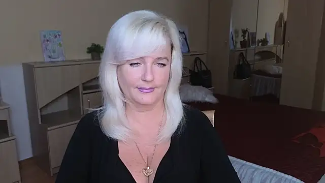 Snapshot of Vina_Vision chatting on October 11, 1:25 pm Vina Vision online show from October 11, 1:25 pm