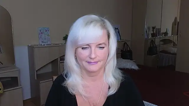 Snapshot of Vina_Vision chatting on October 10, 1:16 pm Vina Vision online show from October 10, 1:16 pm