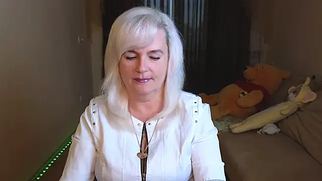 Snapshot of Vina_Vision chatting on September 20, 2:04 pm Vina Vision online show from September 20, 2:04 pm