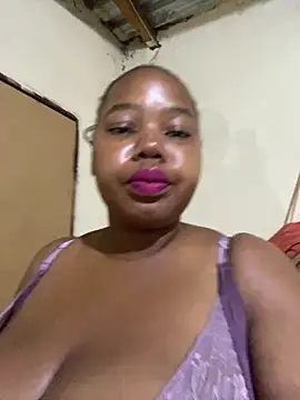 Curvycandy95 online show from March 11, 6:06 am