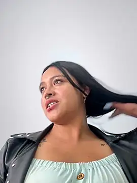 -Mia1 online show from November 13, 3:44 pm