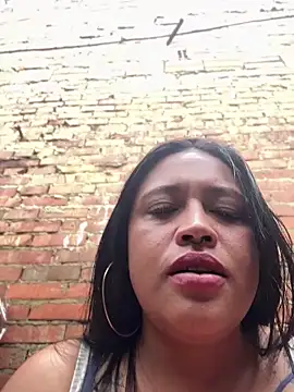 Snapshot of -Mia1 chatting on October 17, 5:05 pm -Mia1 online show from October 17, 5:05 pm