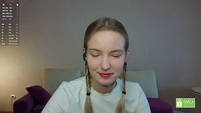 HongTomczak online show from May 29, 8:23 am