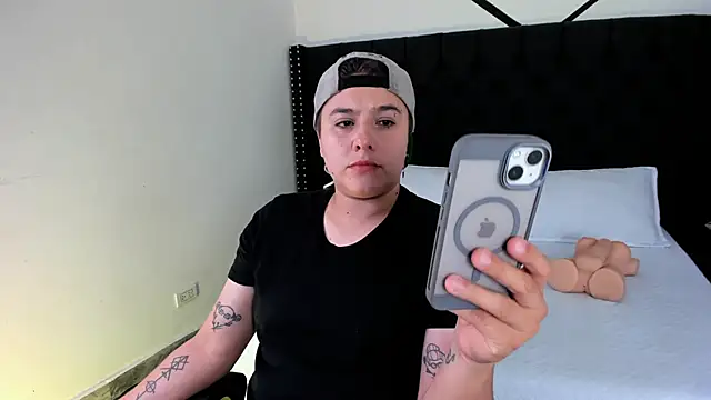 IanGilbert online show from September 16, 8:39 pm