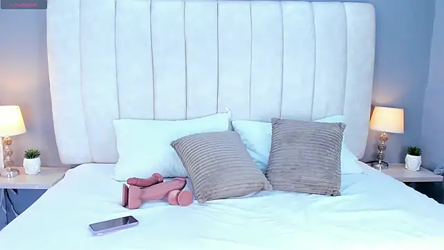 ScarletStarr online show from December 18, 4:17 am