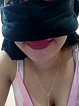 Snapshot of salma14 chatting on October 15, 9:50 pm salma14 online show from October 15, 9:50 pm