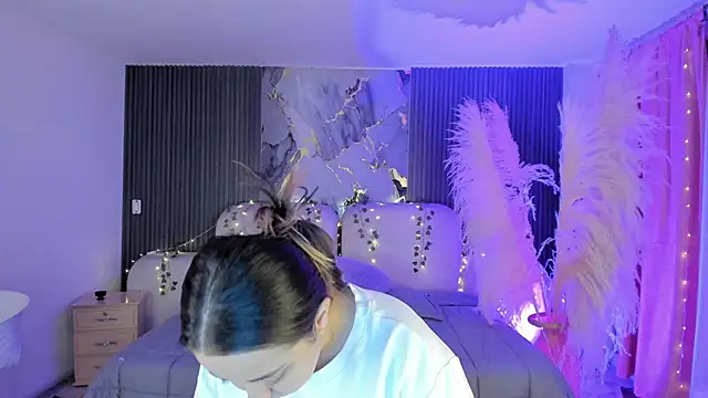 SarahCastro1  online show from April 2, 4:21 am