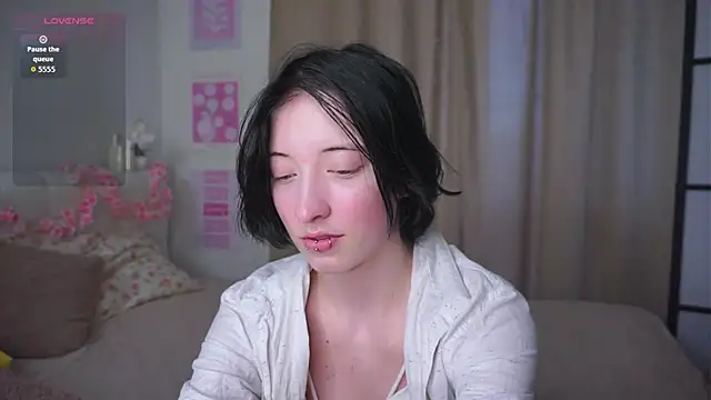 JuanaFriesz online show from April 1, 9:32 am