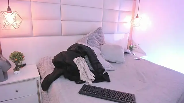 Lucia jane online show from February 3, 2:53 am