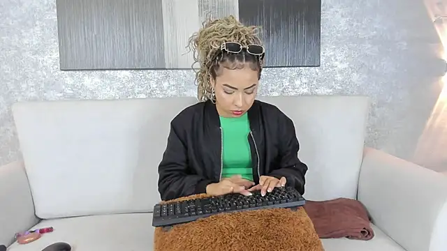Lucia jane online show from July 16, 10:58 pm