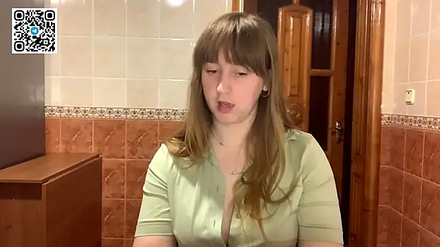 MaroonMoon  online show from November 18, 9:05 pm