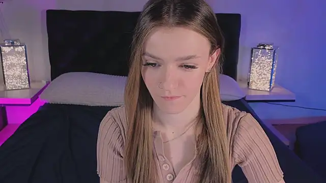 E l i z e  online show from March 24, 5:24 am