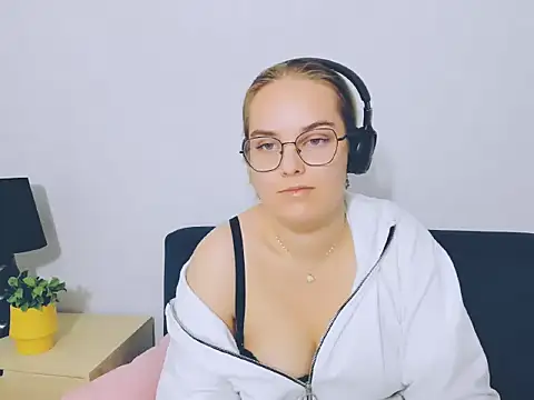 AliceCrazy69 online show from October 11, 12:30 pm