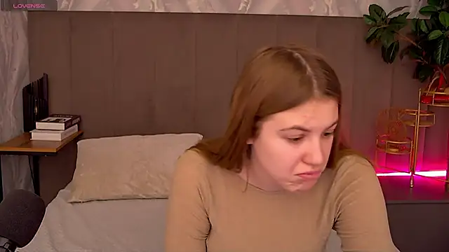 MelanieHenders online show from December 4, 5:42 am