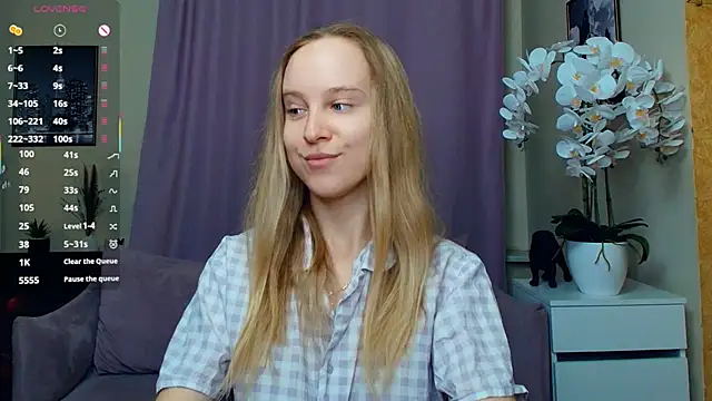 SoonMoor online show from April 1, 6:49 pm