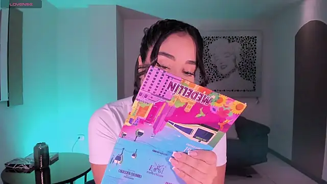 SussyBellX online show from November 4, 7:30 pm