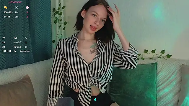 Molly Mora online show from November 17, 8:15 am