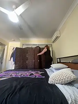 aussiepeaches online show from November 13, 4:22 am