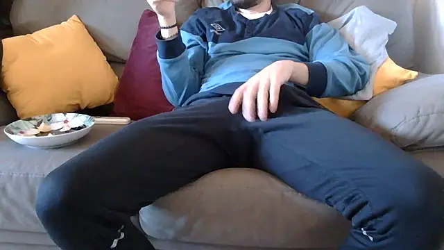 Amicisegreti online show from November 28, 7:33 am