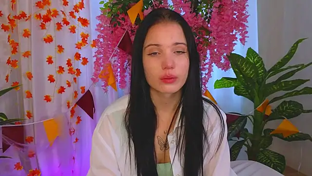 LauraHale online show from November 10, 7:47 am